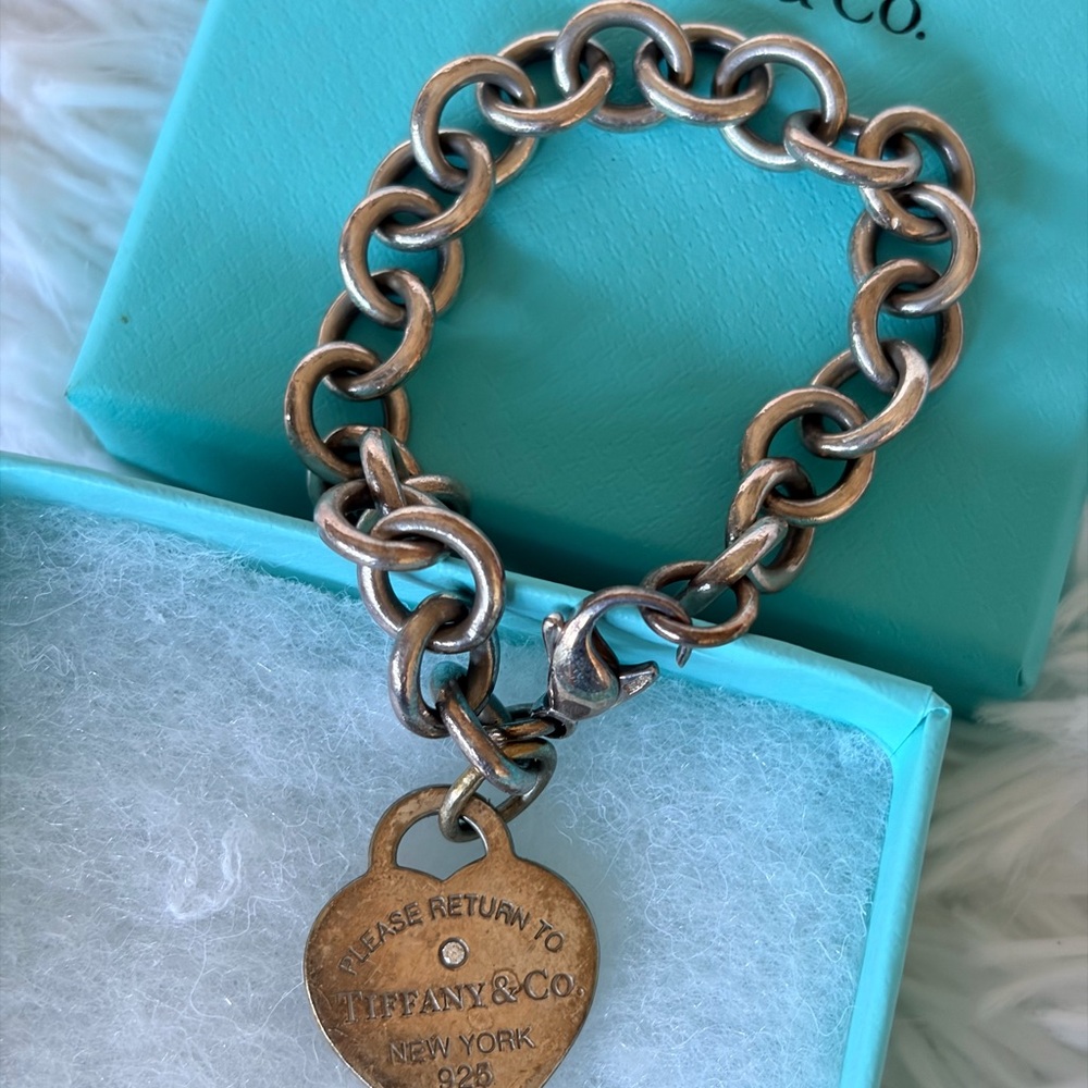 TIFFANY & Co. Gold Chain Bracelet with Heart Tag good condition